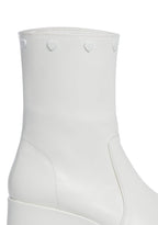 Snuggle Wonderland Platform Boots – White