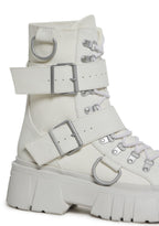 Low Traitor Boots – White