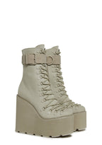 Traitor Boots – Beige