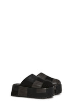Gritty Rebel Platform Clogs – Black