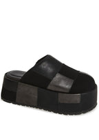 Gritty Rebel Platform Clogs – Black