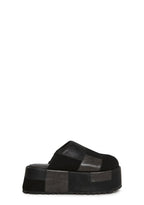 Gritty Rebel Platform Clogs – Black
