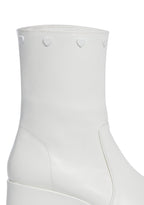 Snuggle Wonderland Platform Boots – White