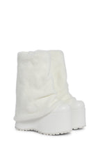 Snuggle Wonderland Platform Boots – White