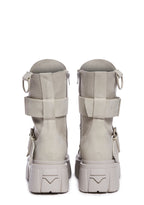 Low Traitor Boots – Light Gray
